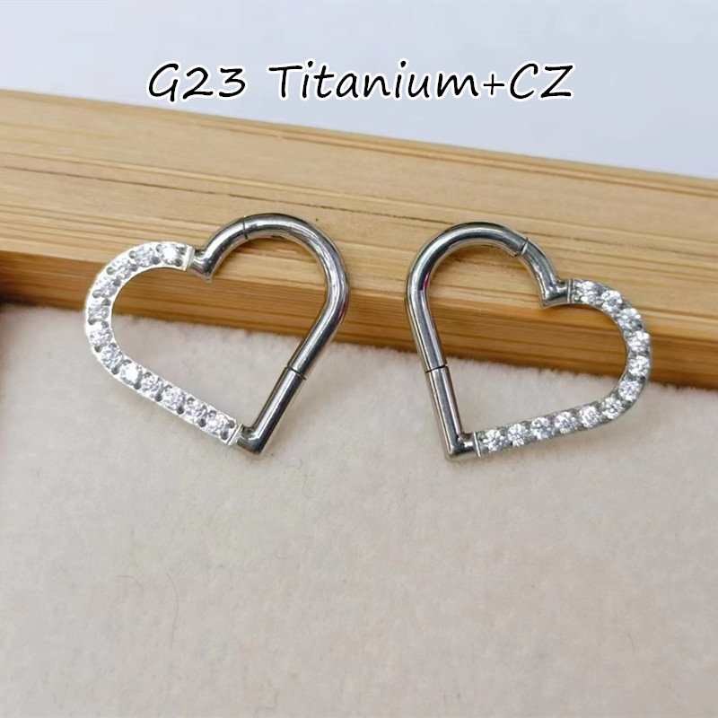 Clicker Ring Seamless - 10 pièces/lot G23 titane coeur CZ